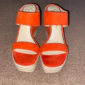 Jessica Simpson: Super chic summer wedge!